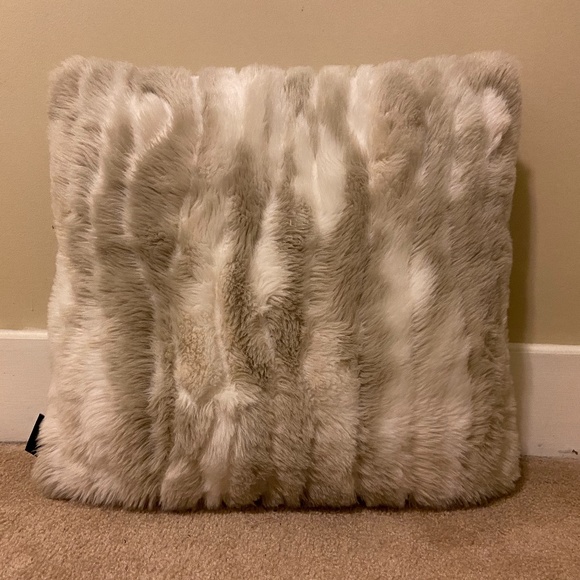 nicole miller throw pillows